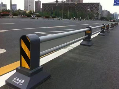 交通護欄（lán） 